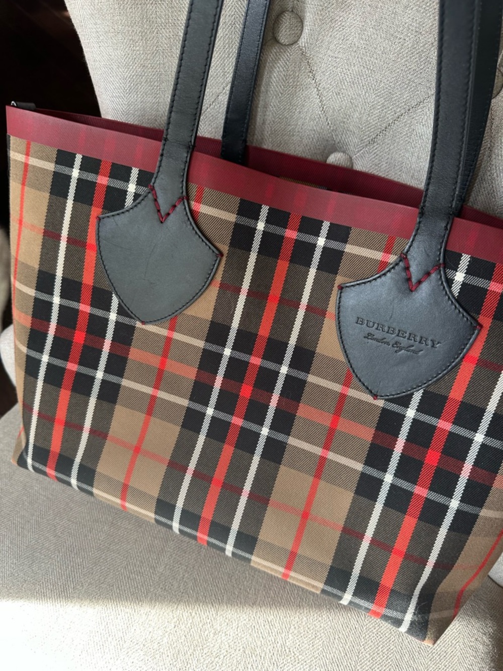 BURBERRY oversized reversible tote - Picture 10 of 11